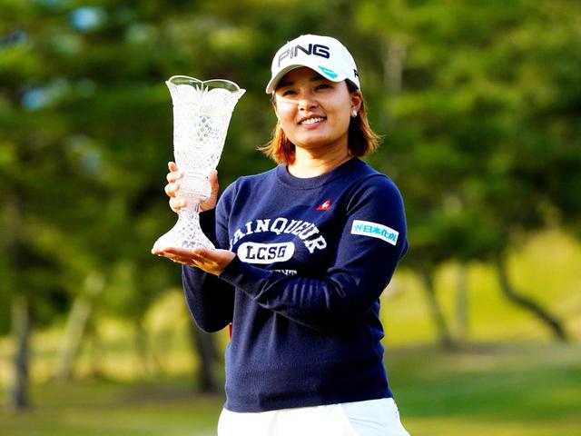 画像: 優勝は鈴木愛。左手痛で1ヵ月休養していたが、前週の三菱電機レディスでも優勝