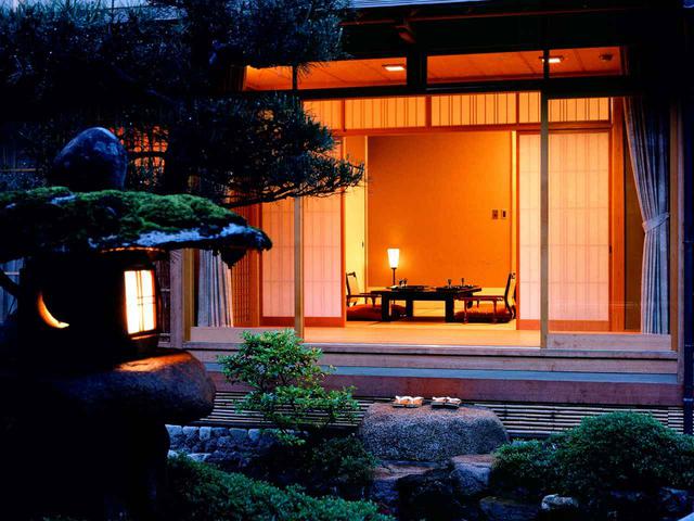 画像3: 庭を顔むように建てられた客室