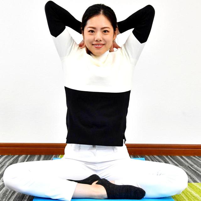 画像2: 吸いながら腕を上げて吐きながら下ろす(内回し)