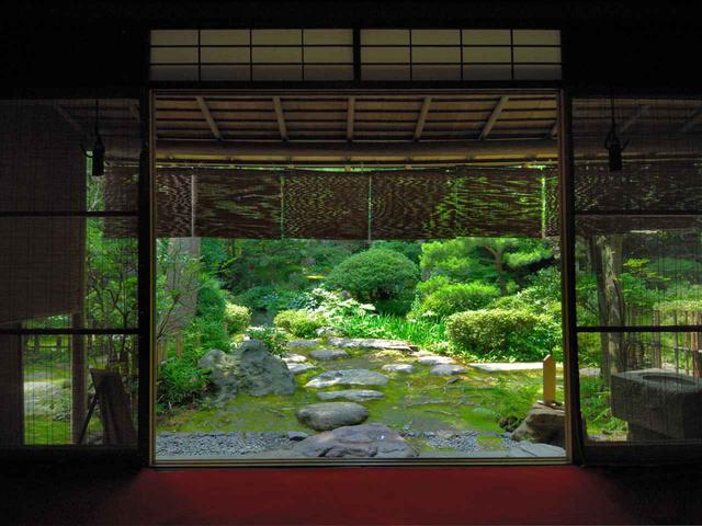画像: 池泉回遊式庭園「西田家庭園玉泉園」は兼六園より歴史が古く、金沢最古の茶室では茶道体験も楽しめる