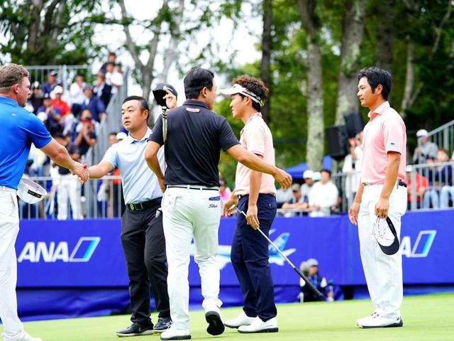 画像: 史上初5人でのプレーオフ。浅地洋佑がツアー2勝目を挙げた