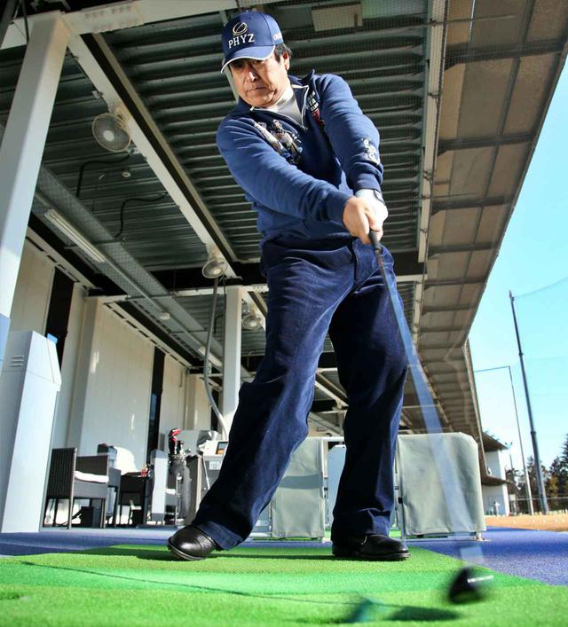画像: 「球を打つ前に、打ち終えた後、練習場でゴムティ素振り。これもいいですよ!」