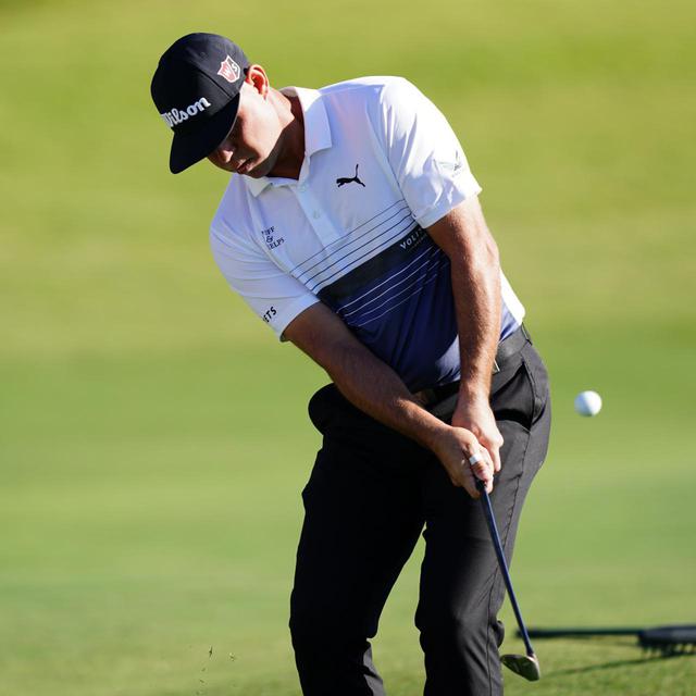 画像: 優勝した2019年の全米オープン、難ホール17番パー3のグリーン奥からこの64 度で寄せ見事パーを拾った