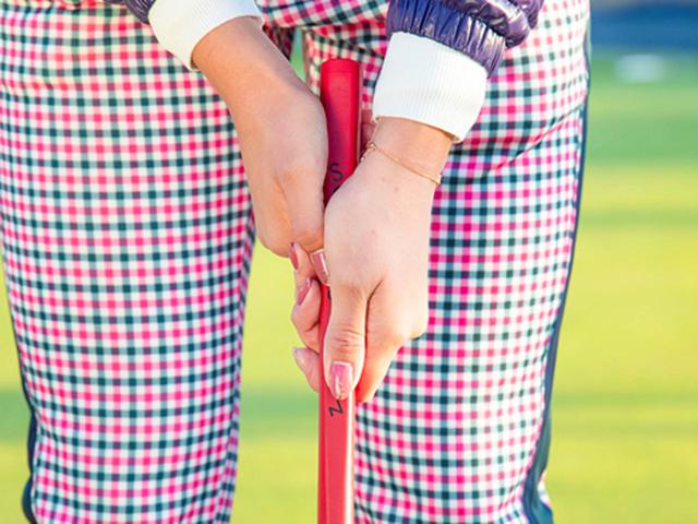 画像: 左右の間隔が長いクロスハンドグリップ