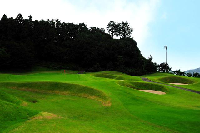 画像: リンクスのようなバンカーが随所に登場