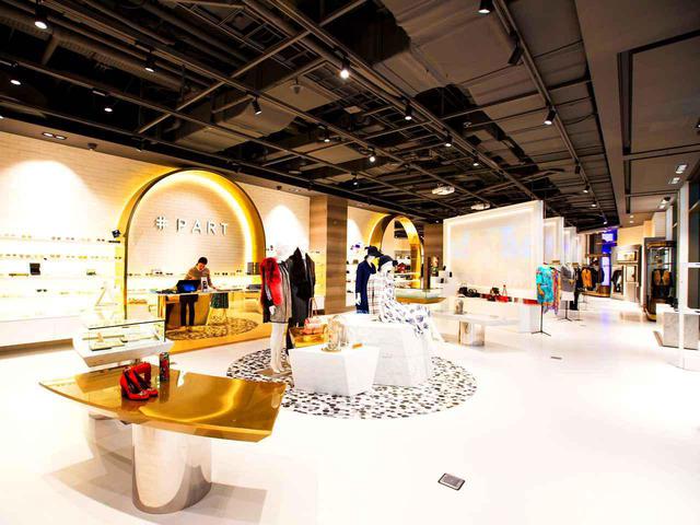 画像: 免税店、セレクトショップのショッピングエリア
