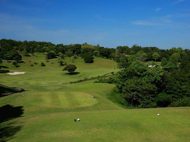 画像: NEMU GOLF CLUB 14番(421Y・P4)海越えのショートカットホール
