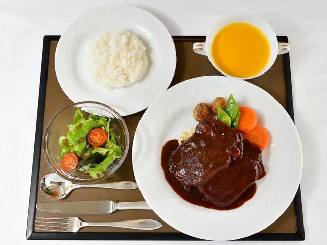 画像: タンシチュー 本日のスープ・サラダ・ライス付(3200円)