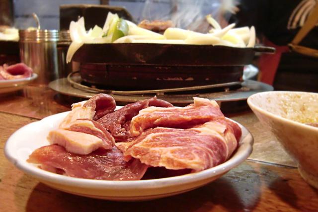 画像1: 札幌 成吉思汗 だるま 座れば自動でジンギスカン