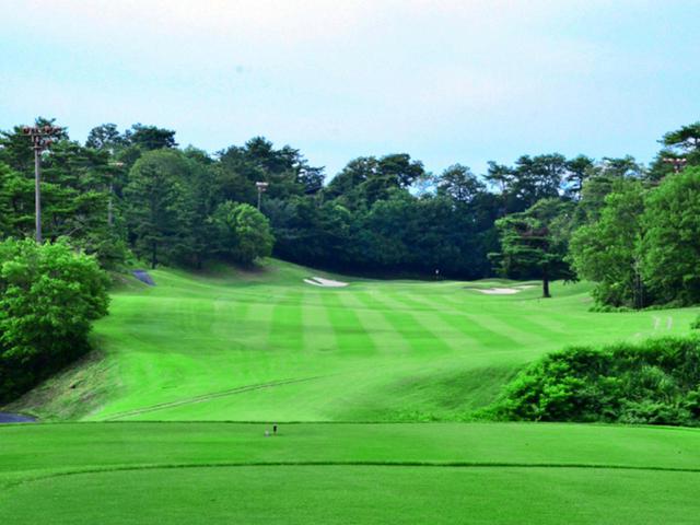 画像: ジャパンクラシックカントリー倶楽部 8番/415Y/パー4(キング) 左右OBのミドルホール。