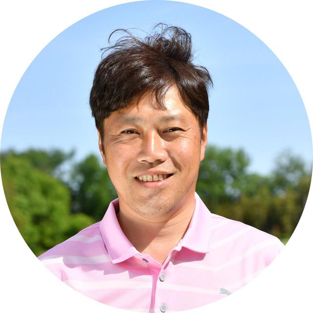 画像: 【教える人】山本武史プロ やまもとたけし。T P I L EVEL2の資格を有する。兼本貴司プロを教え、多くのアマチュアのレッスンも行う。トゥルーゴルフアカデミー東京校(井山ゴルフ練習場)にてゴルフスクールを展開