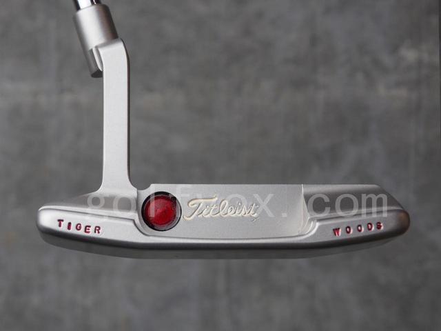 画像: バックフェースにはTIGER WOODSの刻印入