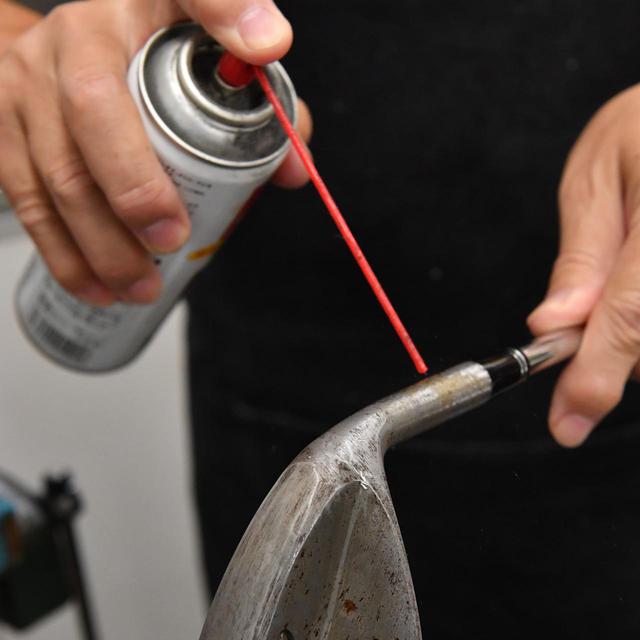 画像: サビがひどい場合は専用のサビ取り剤を使ってください