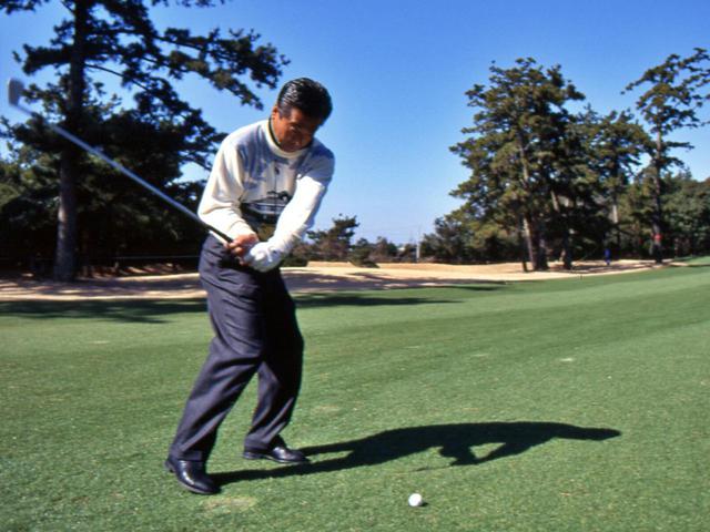 画像: 1994年の静岡オープン。36歳の時の振り。このころから「スウィングは大切だが、ゴルフはジャッジのゲーム」と語っていた