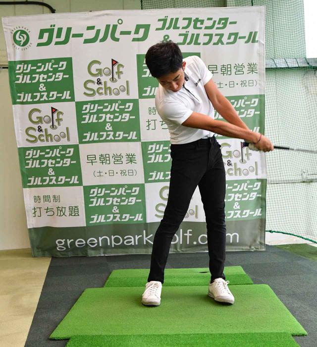 画像4: 【通勤GD】かなり気をつけて振らないと体が右にズレてしまう。それなら1軸を意識してトップから鋭く叩こう