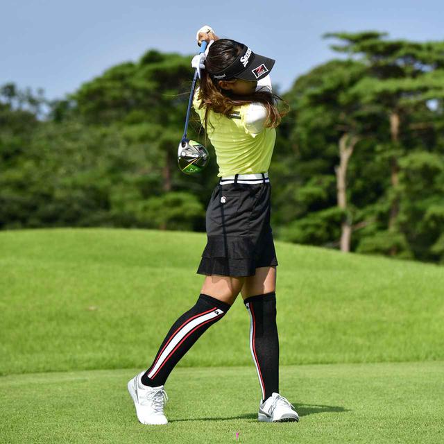 画像7: 【飛距離アップ】小さなカラダでマジ飛ばす。臼井麗華の「ガニ股スウィングの世界へようこそ!」