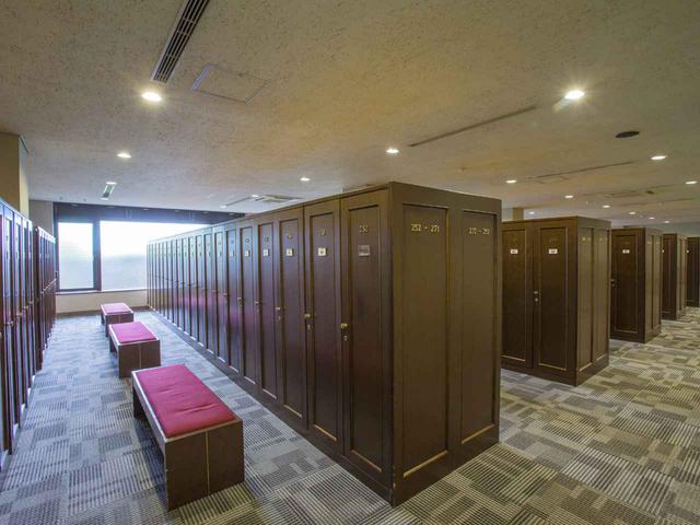 画像: ロッカーは男女同形。男性340本、女性60本