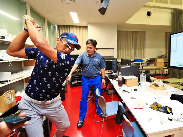 画像1: 【通勤GD】Dr.クォンの反力打法 Vol.49 世界一の飛ばしの秘密は“外柔内剛” ゴルフダイジェストWEB