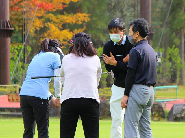 画像: この日のレッスン担当は金子さん。和気あいあいとしながらも、レッスンは的確