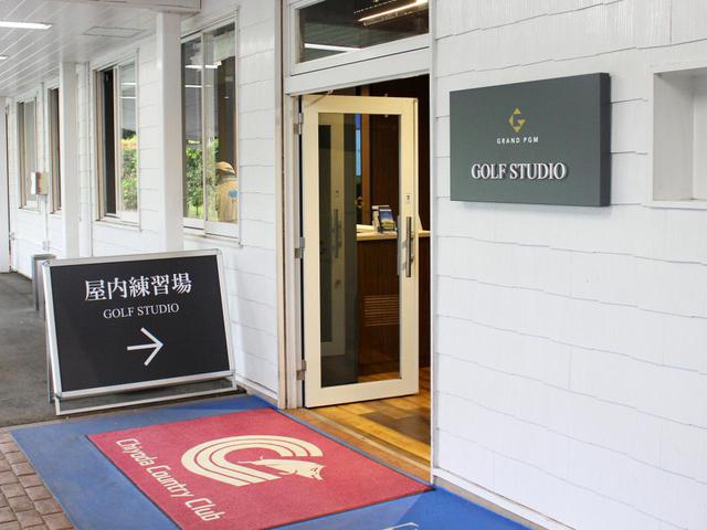 画像: 屋内練習場入り口