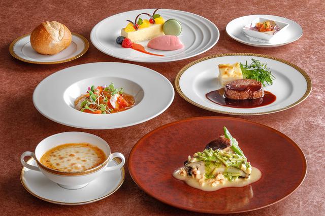 画像: 海の幸のフランス料理「麗~Uruwashi~」 伝統の「鮑ステーキ」を香草バターソースで。伊勢海老クリームスープや黒毛和牛フィレ肉ステーキなど味わい深いコース。
