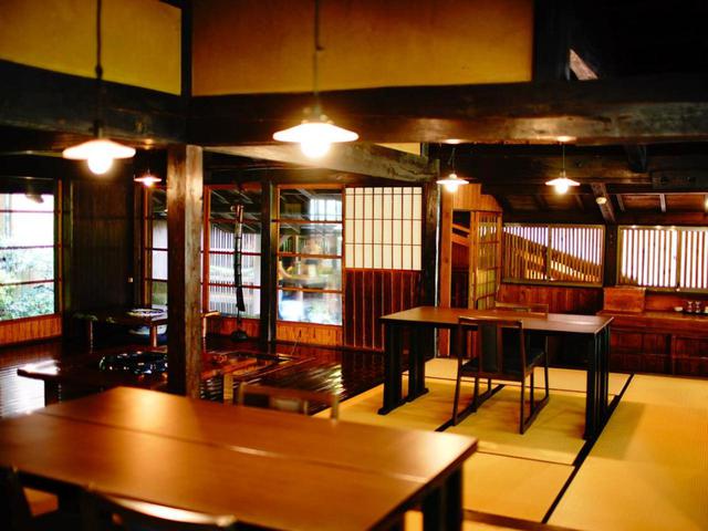 画像: 古民家を利用した食事処は着席しやすいテーブルスタイル