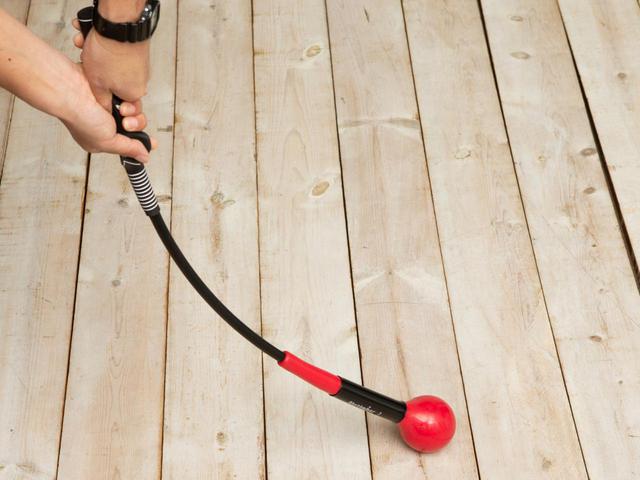 画像: 大きな「しなり」でタイミングが整い、 実際のクラブでも「しなる」感覚がつかみやすく