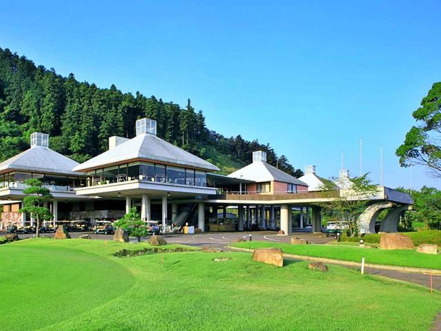 画像: 高床式のクラブハウス