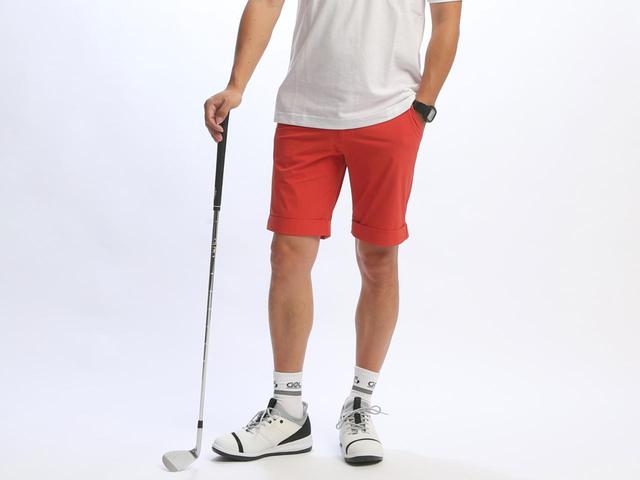 画像: ゴルフ仕様のエラスティックパンツ(カラー:レッド) ※176cm・68kg・サイズ48を着用