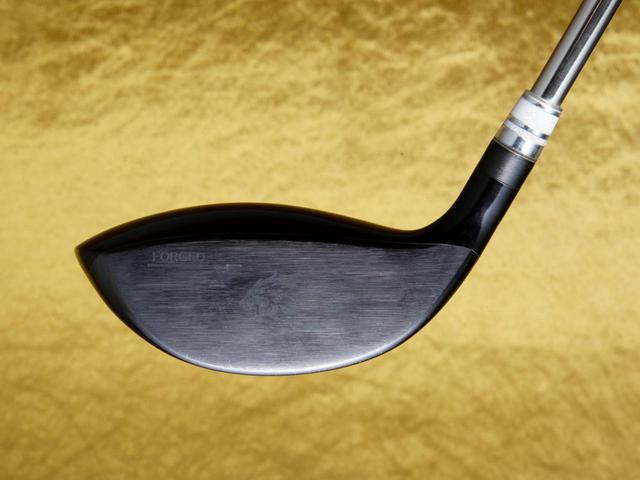 画像: フェースには独自に開発した弾き系チタンを採用