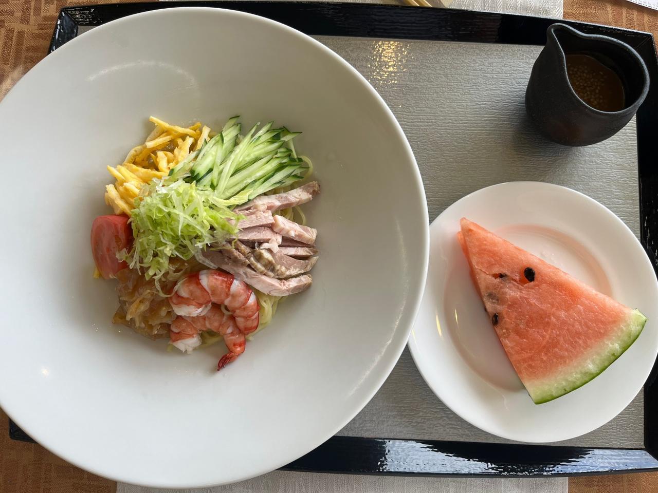 画像: 夏に大人気という冷やし中華。タレを2 種類から選べるのが嬉しい!