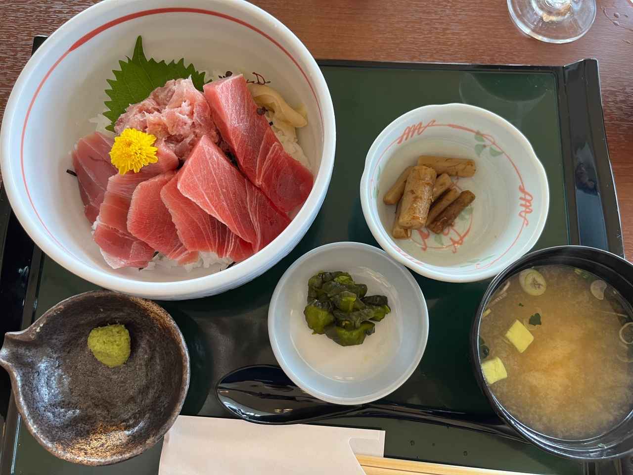 画像: 中トロのほか赤身やネギトロが入っていてさまざまな味を楽しめる！