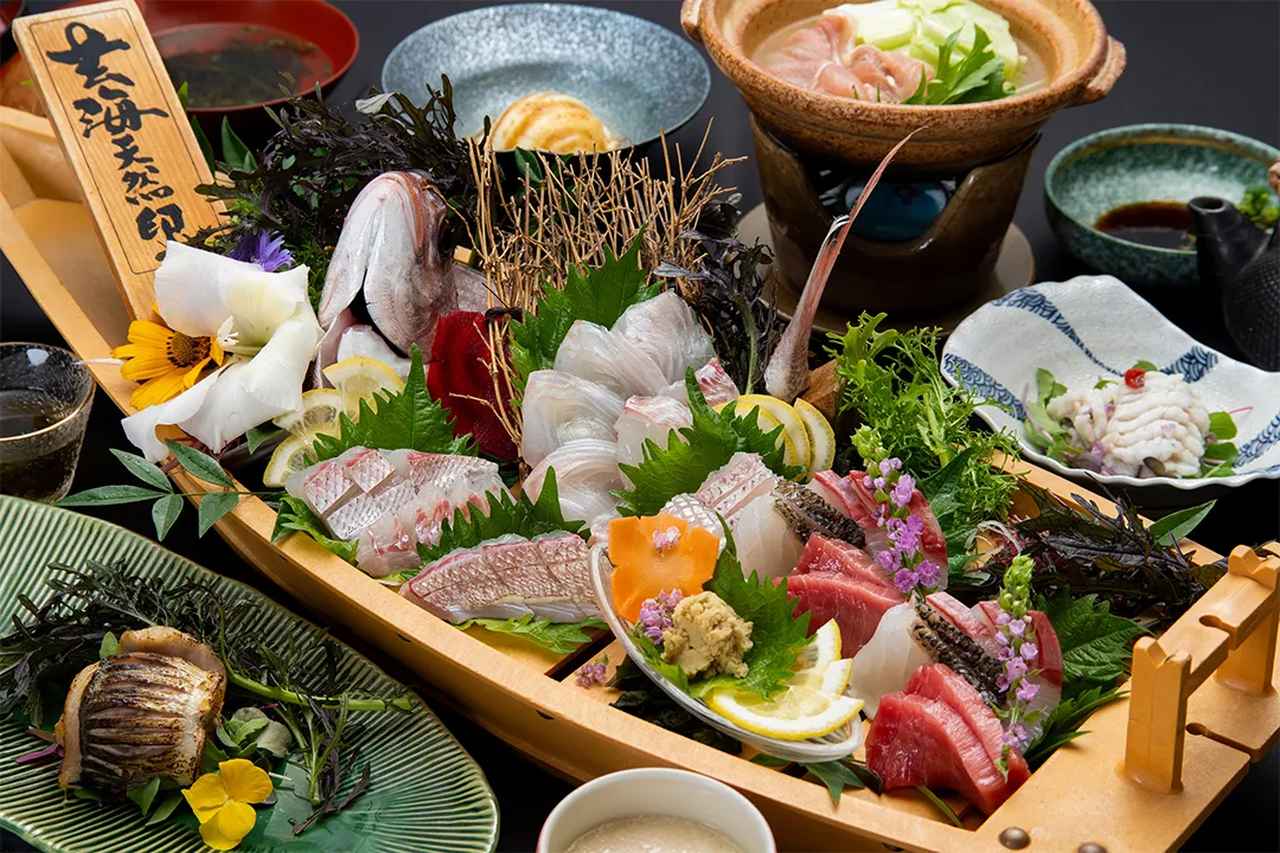 画像: 玄界灘で水揚げされた新鮮な魚介の会席　一例