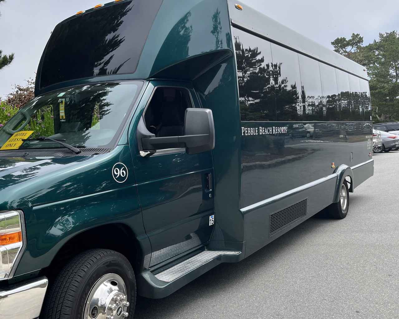 画像: リゾート内のホテル=ゴルフ場間の移動はリゾートシャトルバスを利用