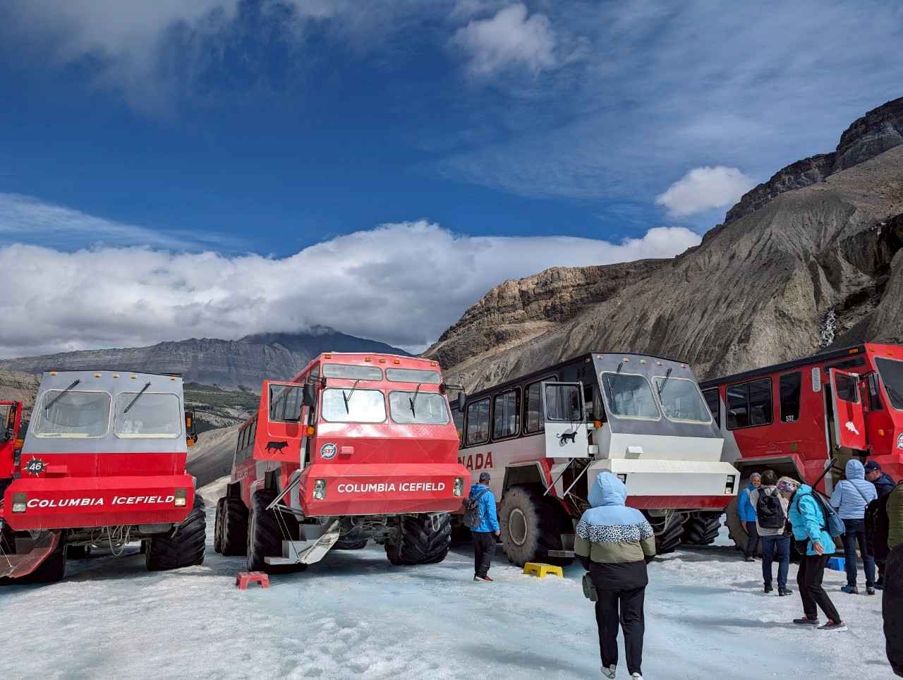 画像: コロンビア大氷原の雪車車