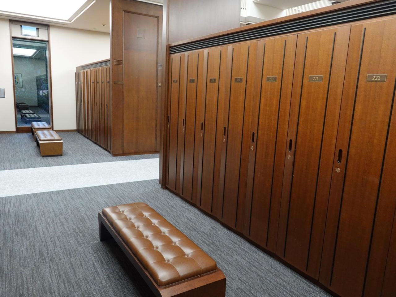 画像: ゆったりとしたロッカールーム