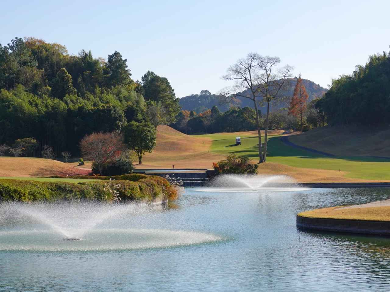 画像: コース設計は水の魔術師と呼ばれる名コース設計家・小林光昭氏。隅々までしっかりメンテナンスされたコースは美しく快適にプレーできます