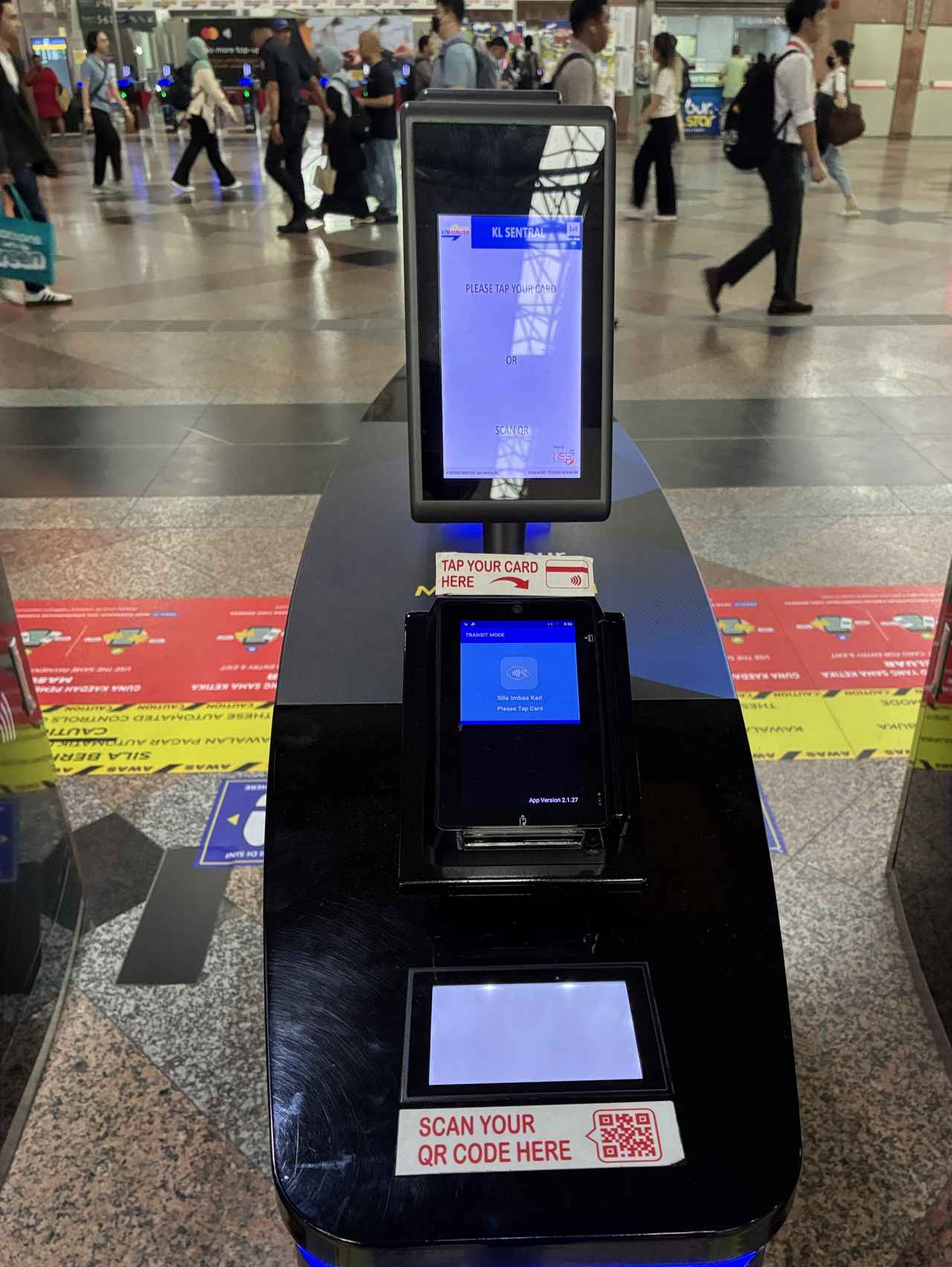 画像: 自動改札はクレジットタッチ決済ができ便利