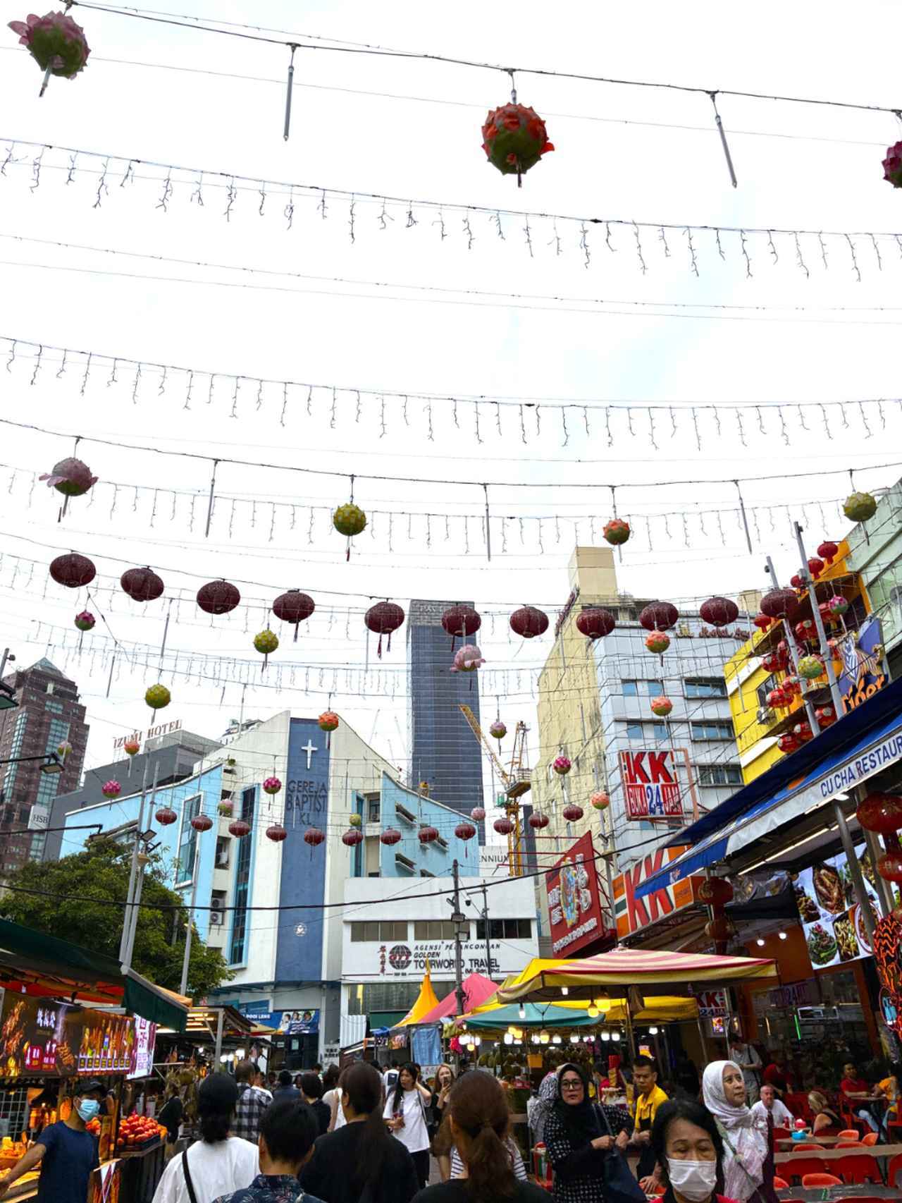 画像: ナイト・マーケットで有名なアロー通り