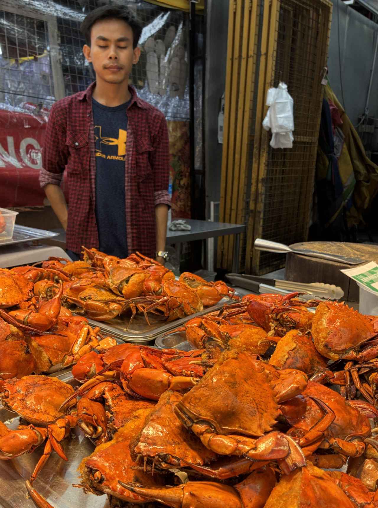 画像: カレー味などで調理されるカニ