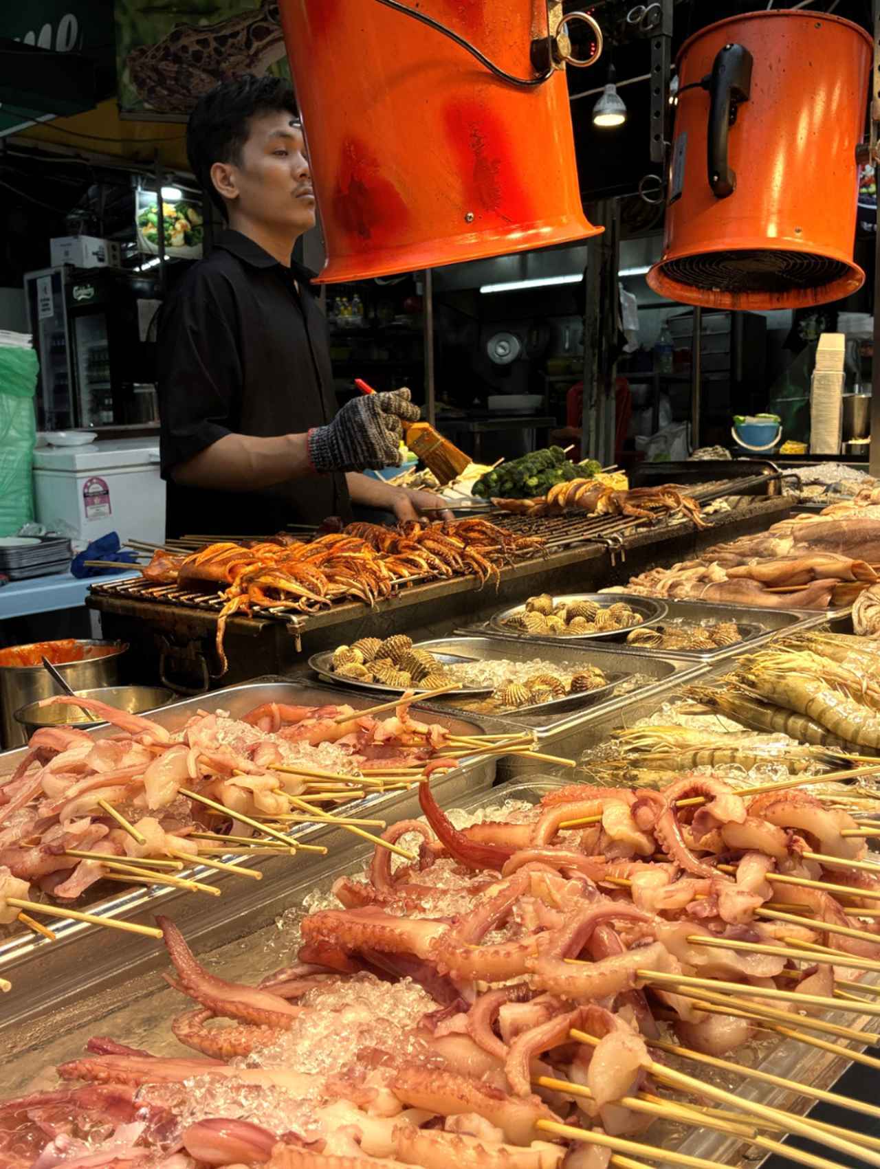 画像: シーフードの串焼き!