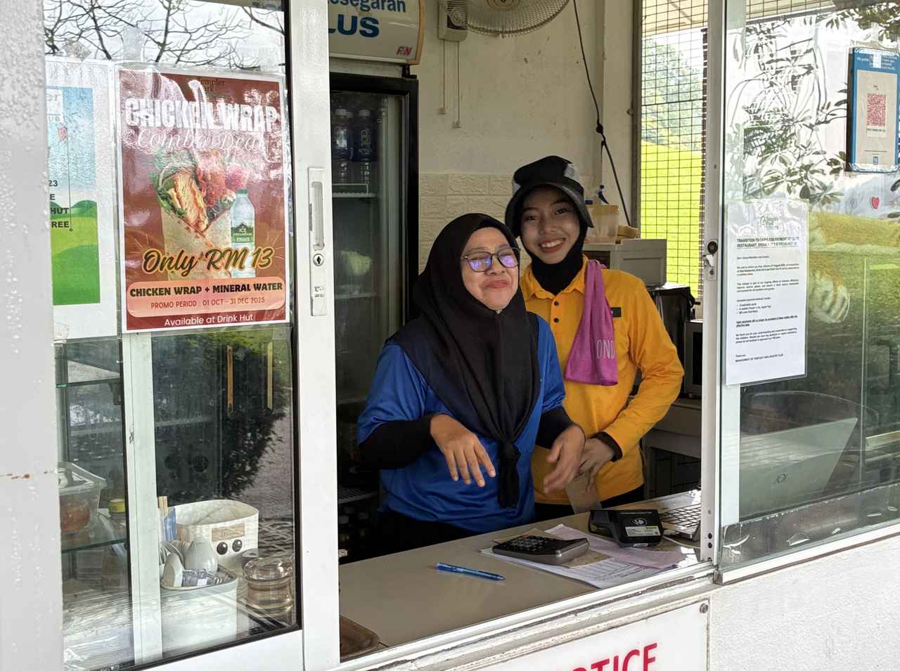 画像: 茶店ではローカルフードも用意