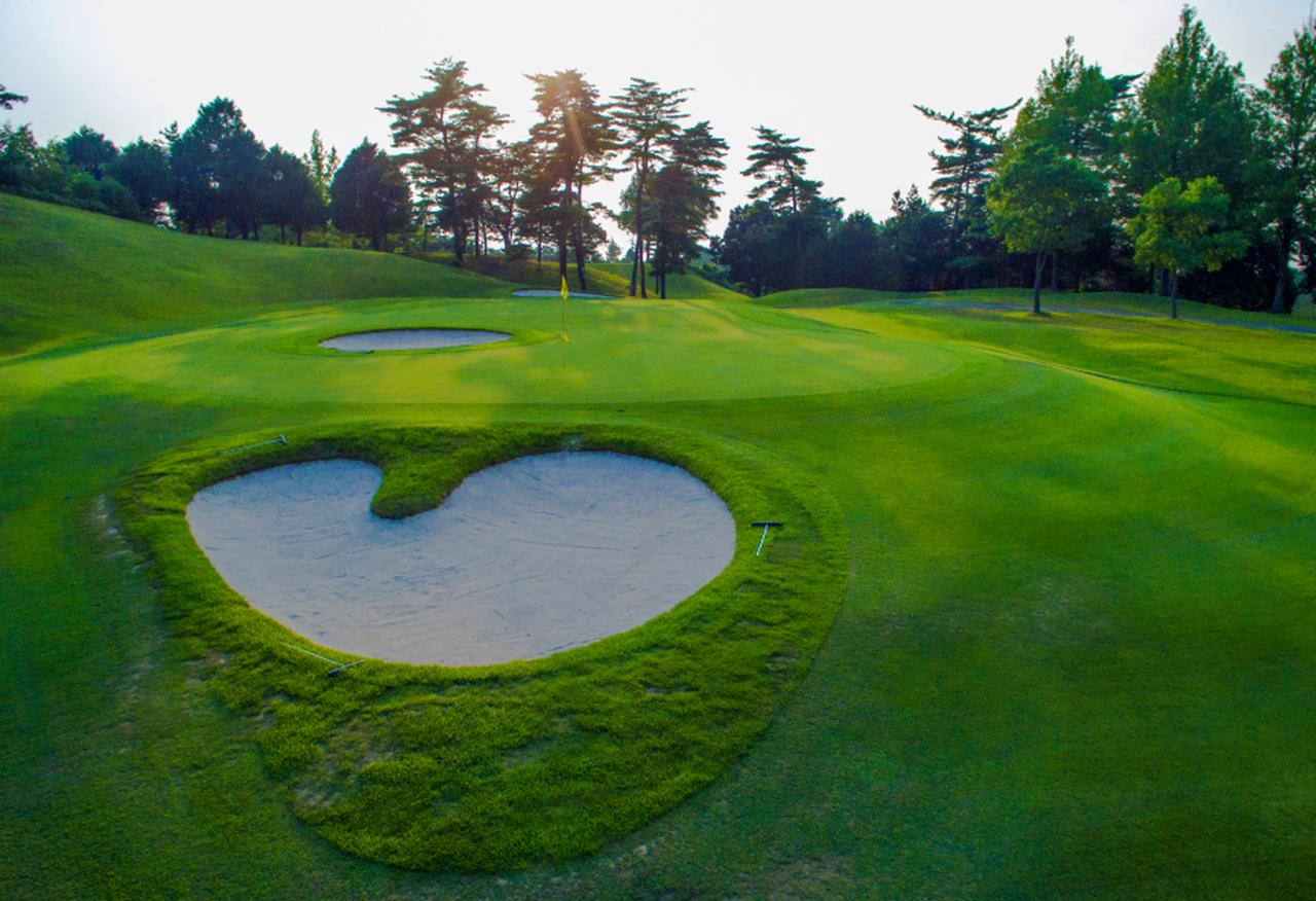 画像: バンカーを配した、眉丈台コース17番パー３