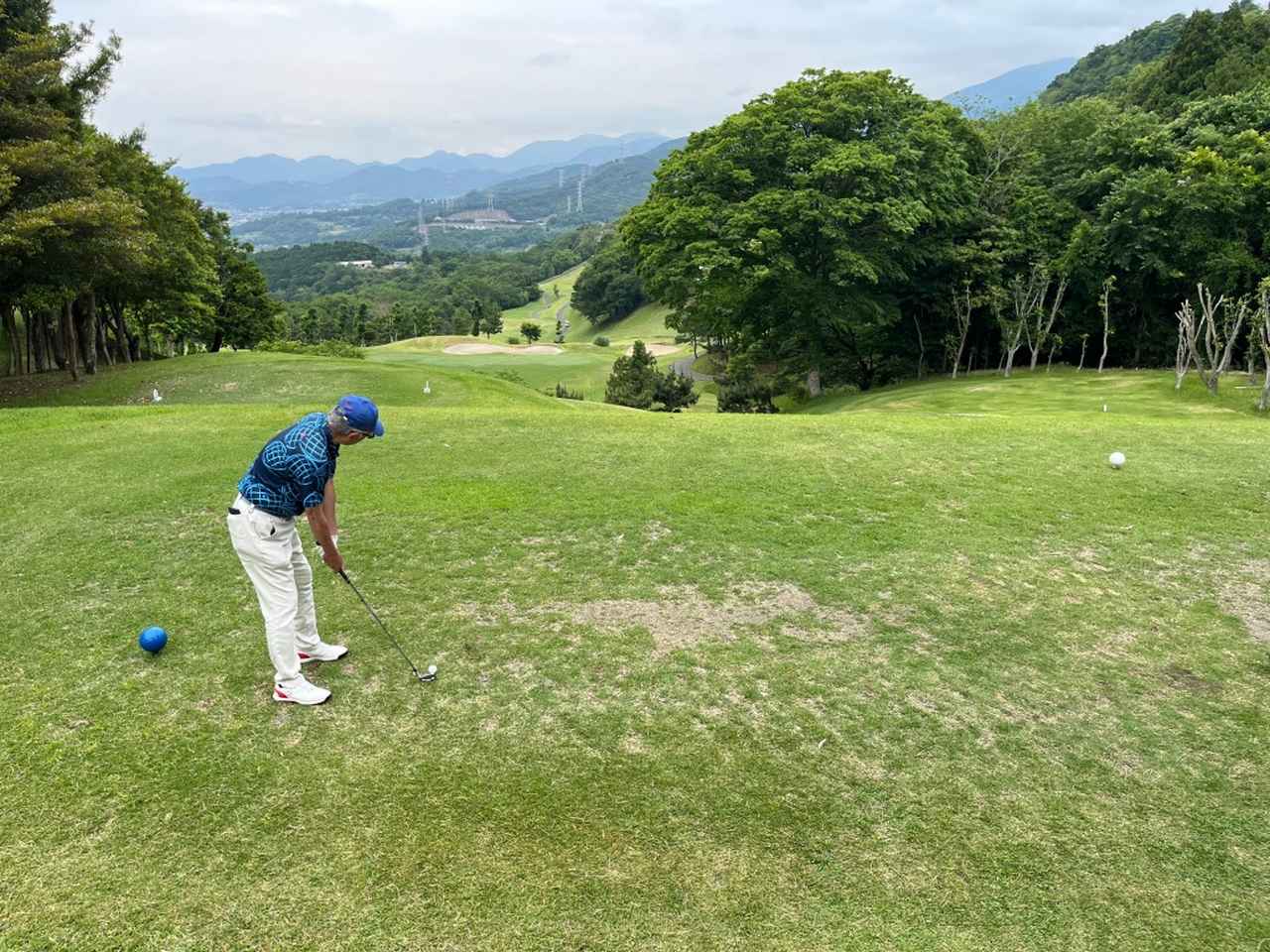 画像: 5番ホールは30Y程度ほどある打ち下ろし。距離感と風の読みが攻略のカギになるため何度来ても楽しめそう!