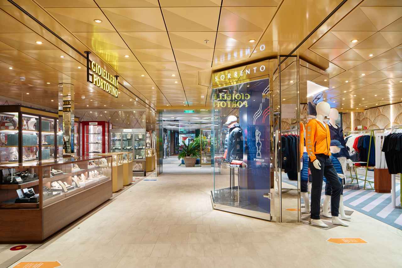 画像: 様々なショップ