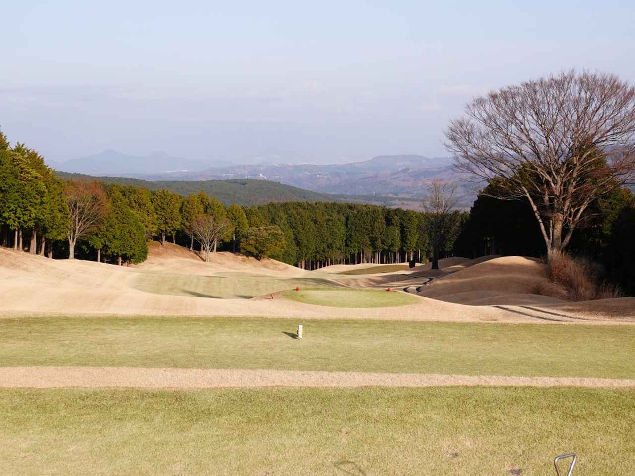 画像: 晴天時には正面に富士山を望める1番ホール