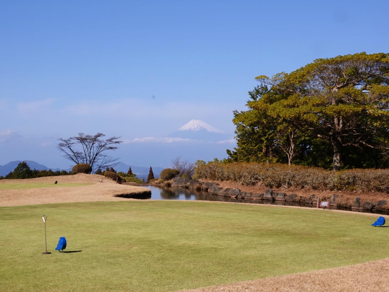 画像: 15番ホール（429ヤード・パー4）こちらは富士山の姿がはっきり