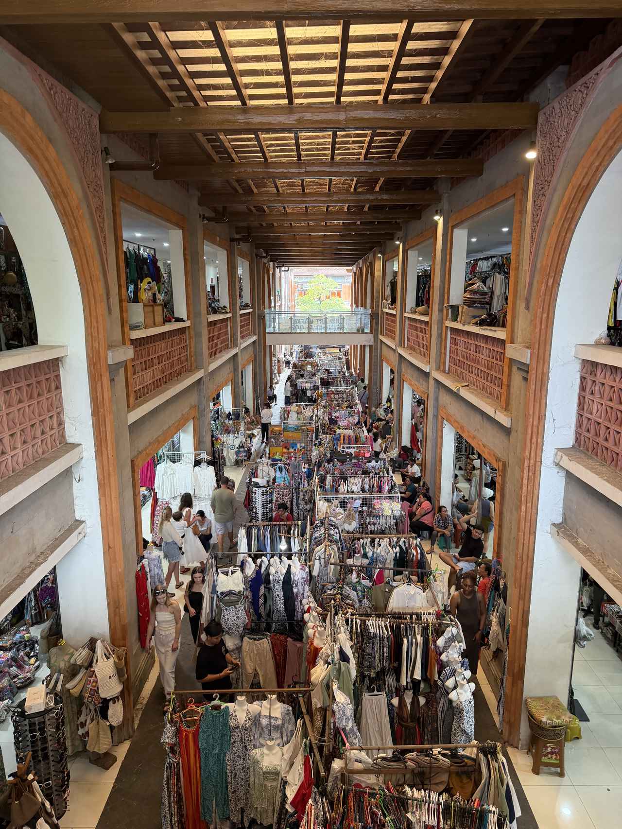 画像: 活気あふれるウブド市場