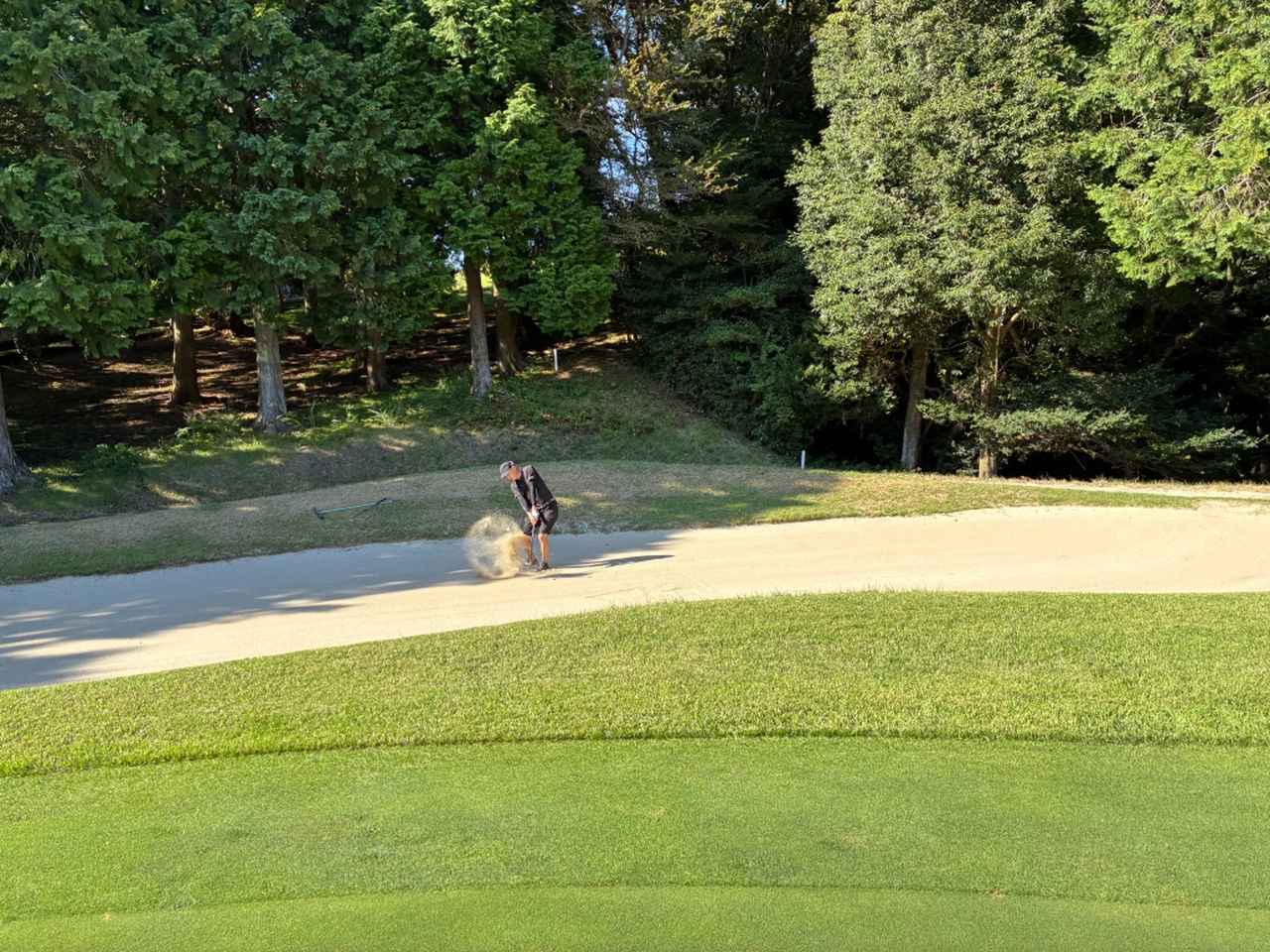 画像: 砂質は軟らかめで十分な量が入っているため、上手く打てれば気持ちよくバンカーからアウトできる