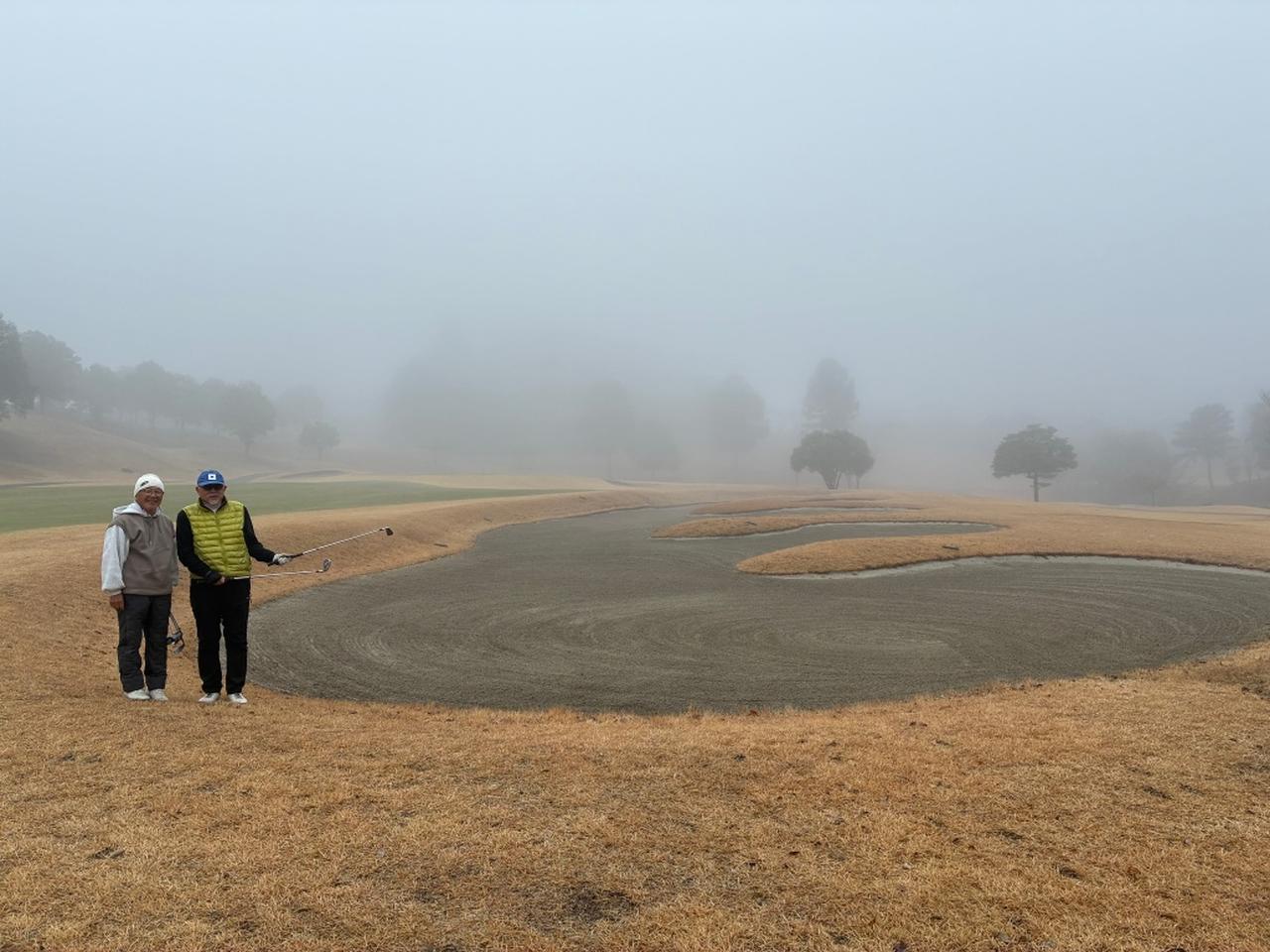 画像: 16番はフェアウェイの両サイドに羽のような形のフェアウェイバンカーがあり、戦略性を高めている